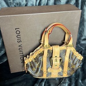 Louis Vuitton Theda PM